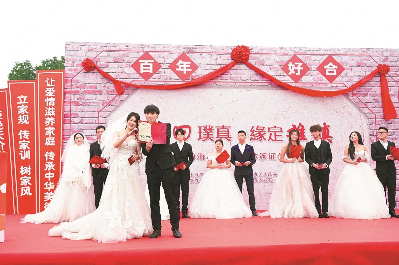 6对新人在宁波植物园甜蜜领证，糖画祝福满满，幸福瞬间定格