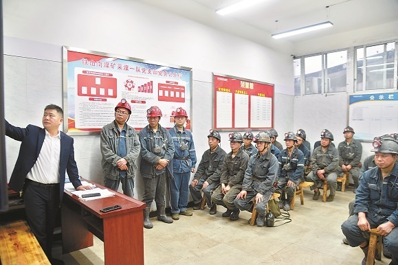 从懵懂少年到全国五一劳动奖章得主：文华兵的17年蜕变之路  第2张