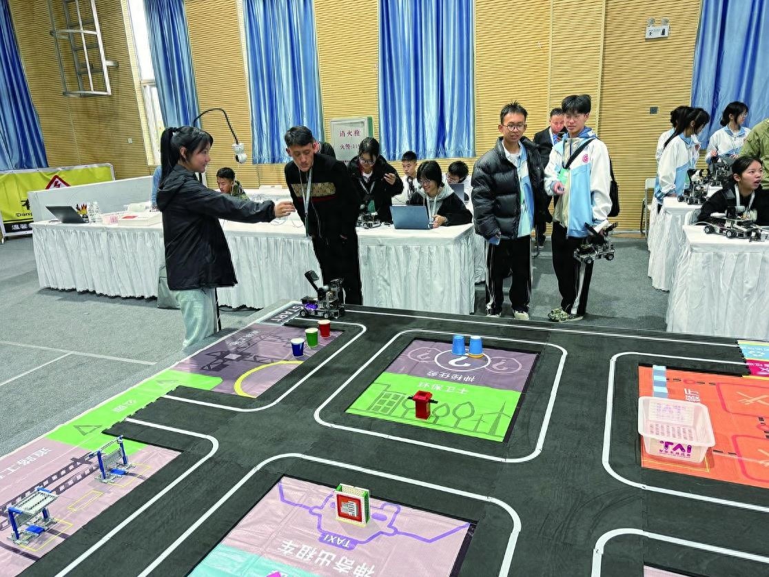 青海果洛中学师生在世界机器人大赛中斩获佳绩，创意设计惊艳全场