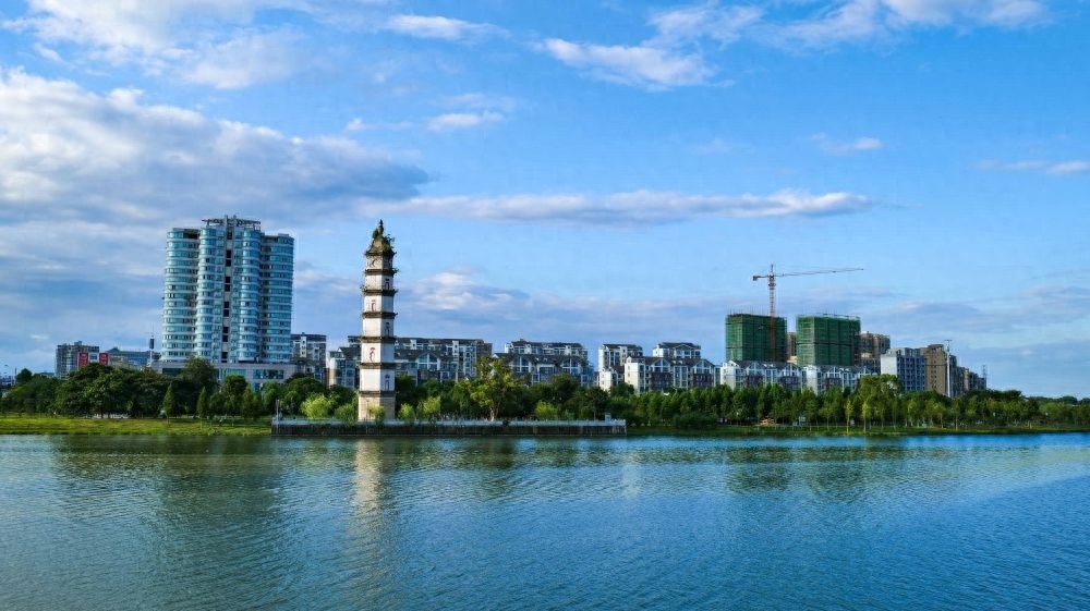 奉新县华丽蜕变：从狭窄老旧到四通八达，民生项目绘就幸福生活新画卷