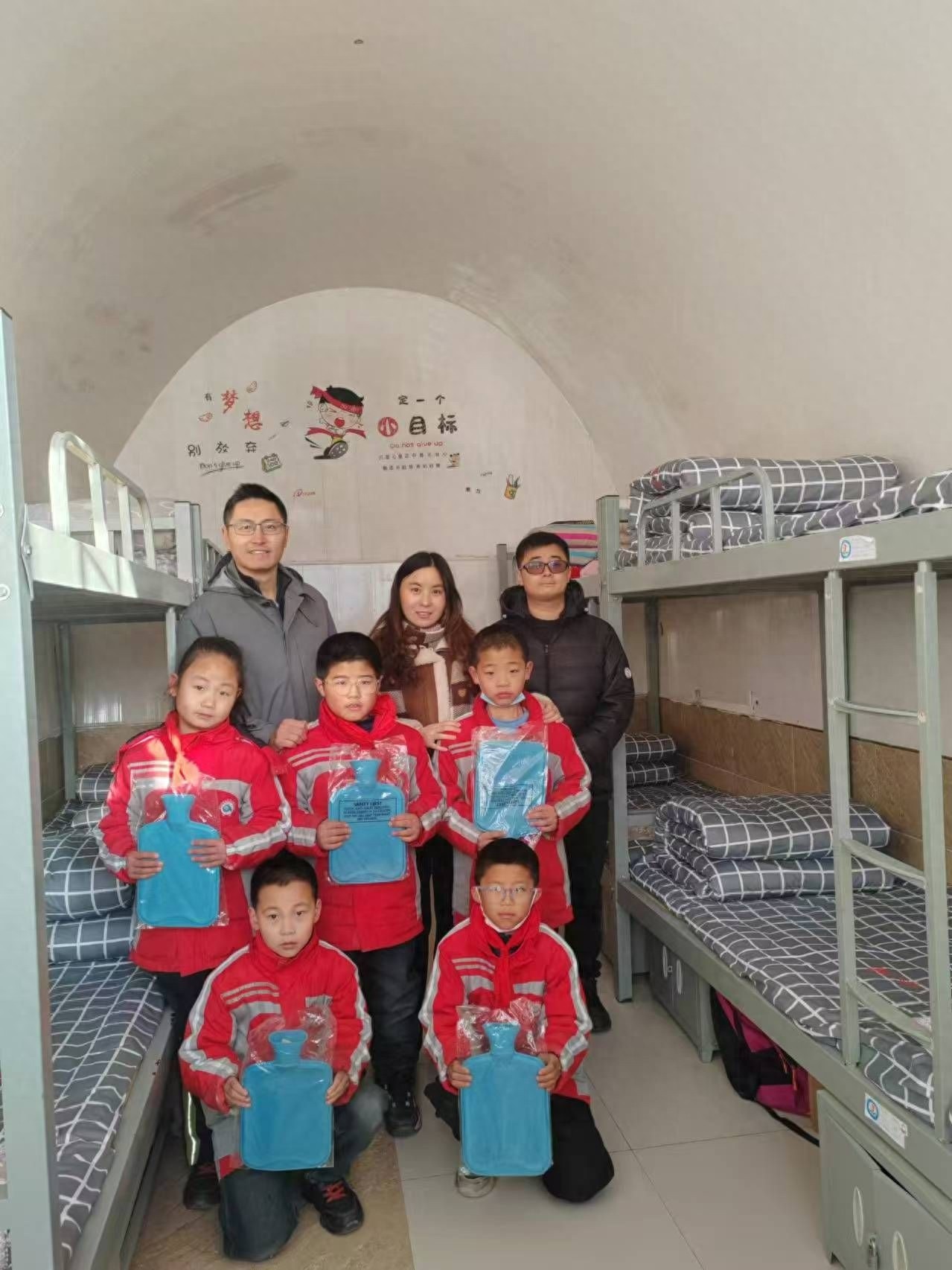 2024年寒冬将至，196名留守儿童收到意外温暖，背后的故事令人动容  第1张