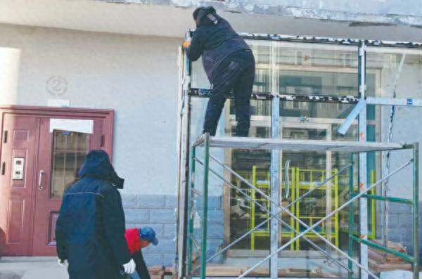 惊！小区违建钢架拆除现场曝光，安全隐患终于消除  第1张