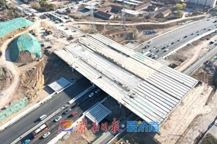 惊！国内最长市政主干道东延段迎来重大突破，松龄互通立交桥主线箱梁架设全部完成  第1张
