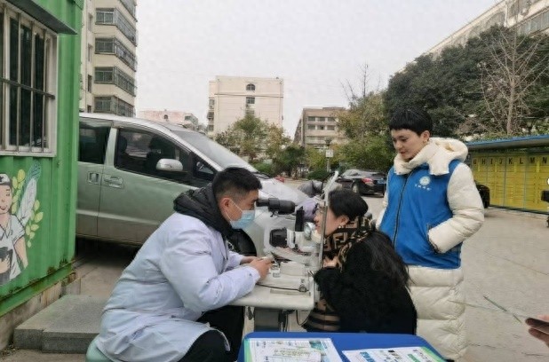 眼科义诊进社区，免费检查暖人心！你还在忽视眼睛健康吗？