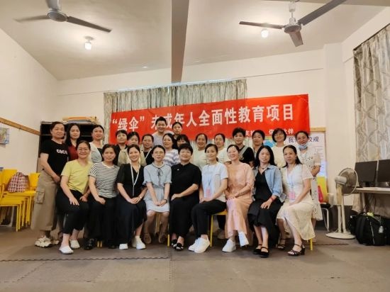 20年如一日，她用母爱温暖了无数困境儿童的心  第2张