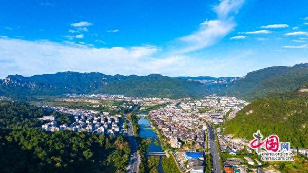 张家界武陵源区：打造宜居之城，环境更美、设施更全、产业更旺  第1张