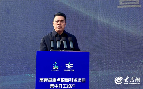 惊险！幼童命悬一线，市民黄兴杰20秒徒手攀爬救人，生死瞬间震撼人心  第2张