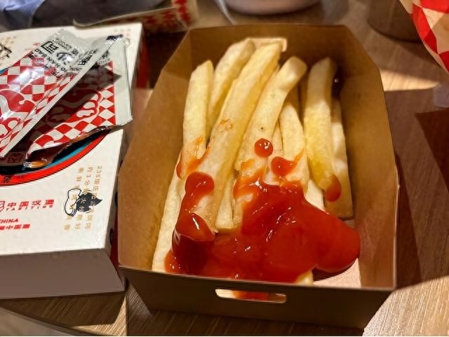 塔斯汀中国汉堡粗薯：颠覆传统，每一口都是味蕾的盛宴  第1张