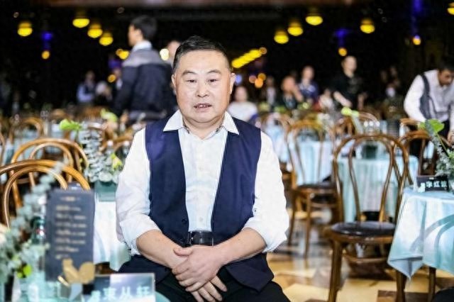 老乡鸡创始人束从轩：从1800元到餐饮帝国，他用家乡情怀征服世界