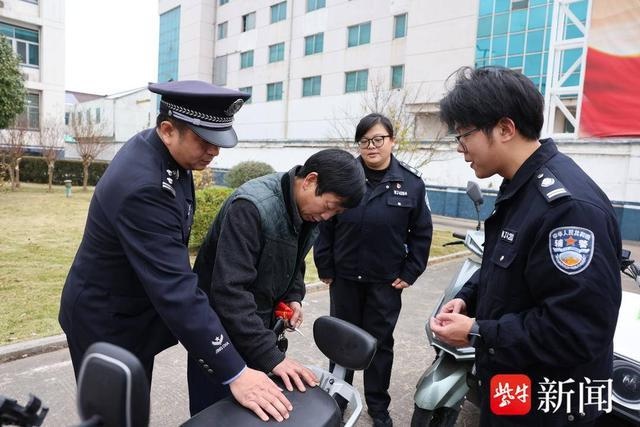 17辆被盗电动车奇迹般找回！警方神速破案，受害群众感动送锦旗  第2张