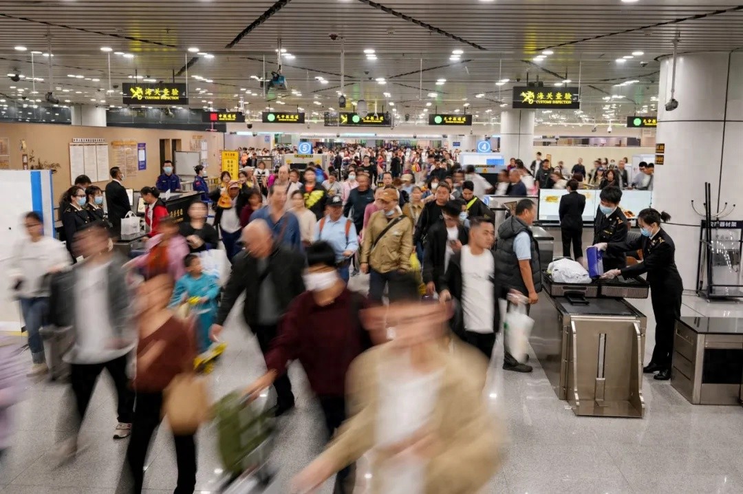 拱北口岸日均通关超30万人次，内地与澳门贸易便利化再升级
