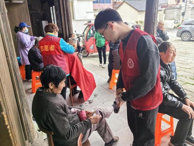 冬日暖流：前溪村为老年人送上健康与关怀，垃圾分类理念深入人心  第2张
