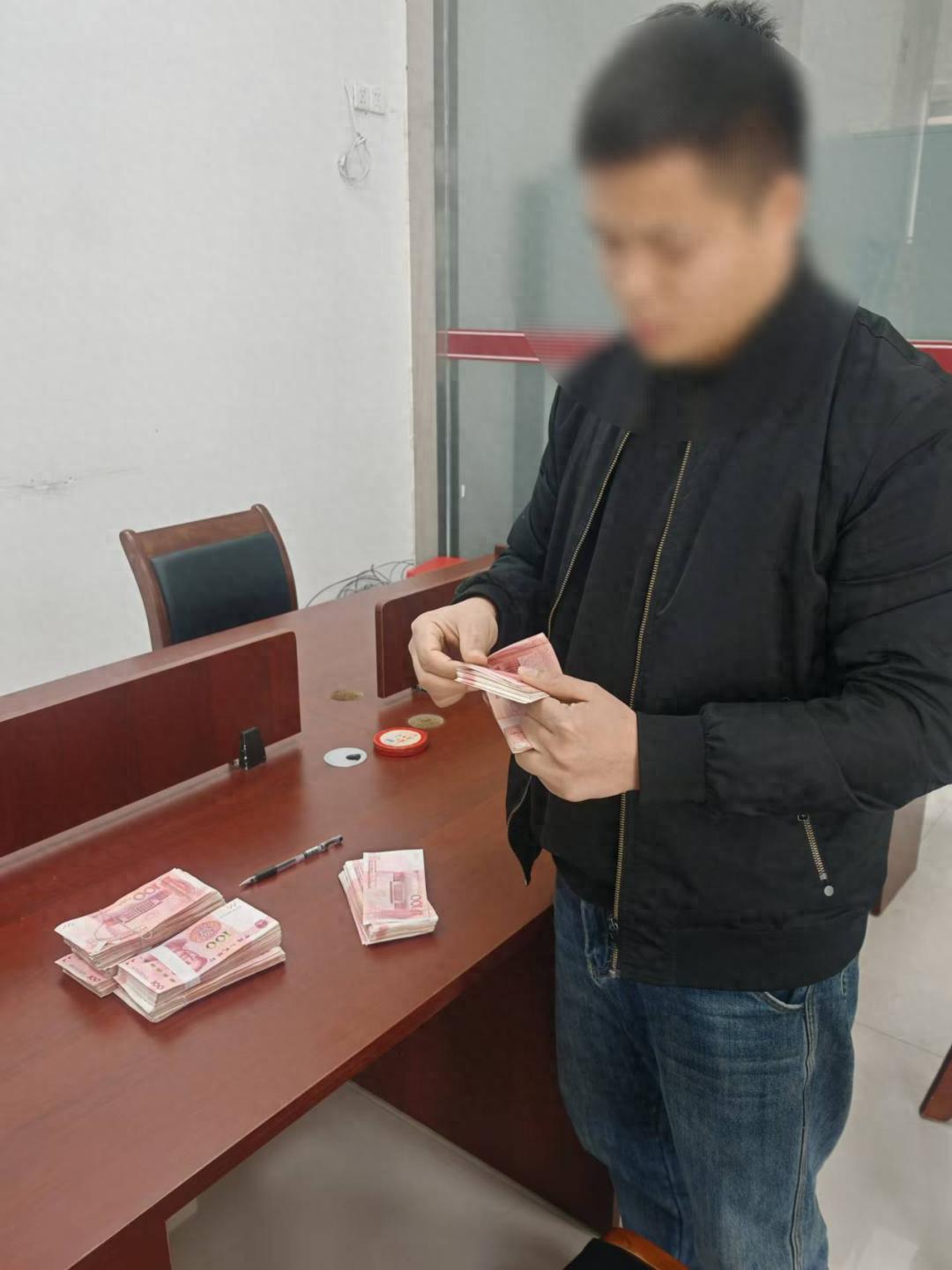 襄州法院雷霆出击！15名干警4辆警车，16名欠薪者被拘，130万欠薪全追回  第1张