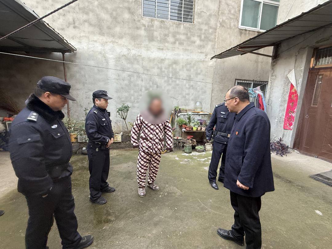 襄州法院雷霆出击！15名干警4辆警车，16名欠薪者被拘，130万欠薪全追回  第6张