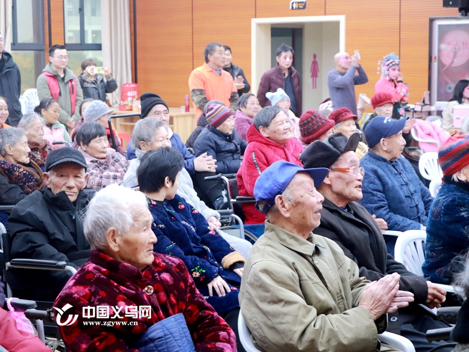 冬雨寒风挡不住热情，义乌养老院老人们足不出户享受婺剧盛宴  第1张