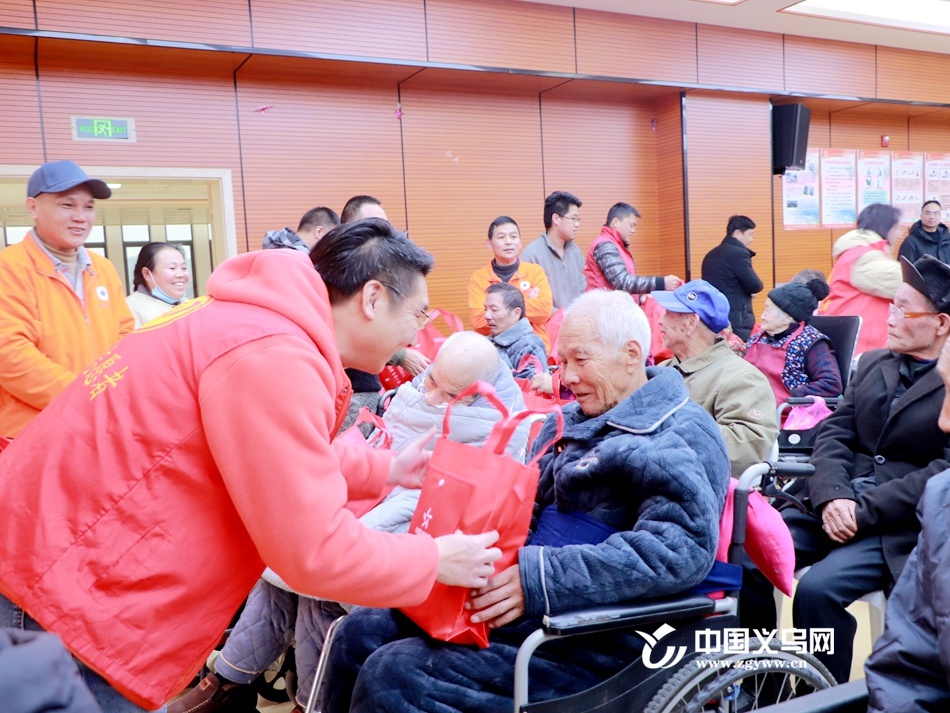 冬雨寒风挡不住热情，义乌养老院老人们足不出户享受婺剧盛宴  第2张