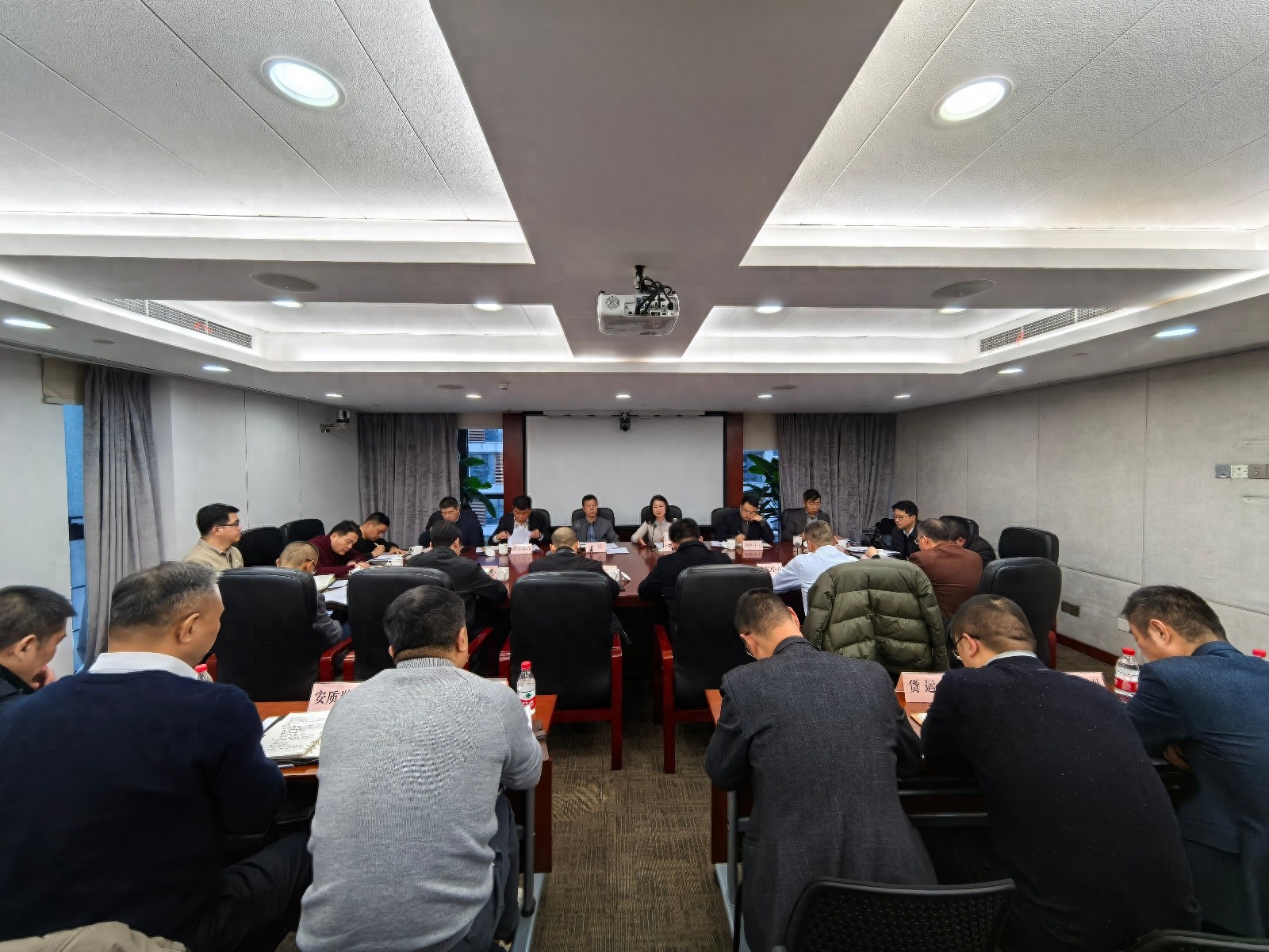 上海市交通委召开安全生产会议，揭示2024年交通行业重大安全隐患