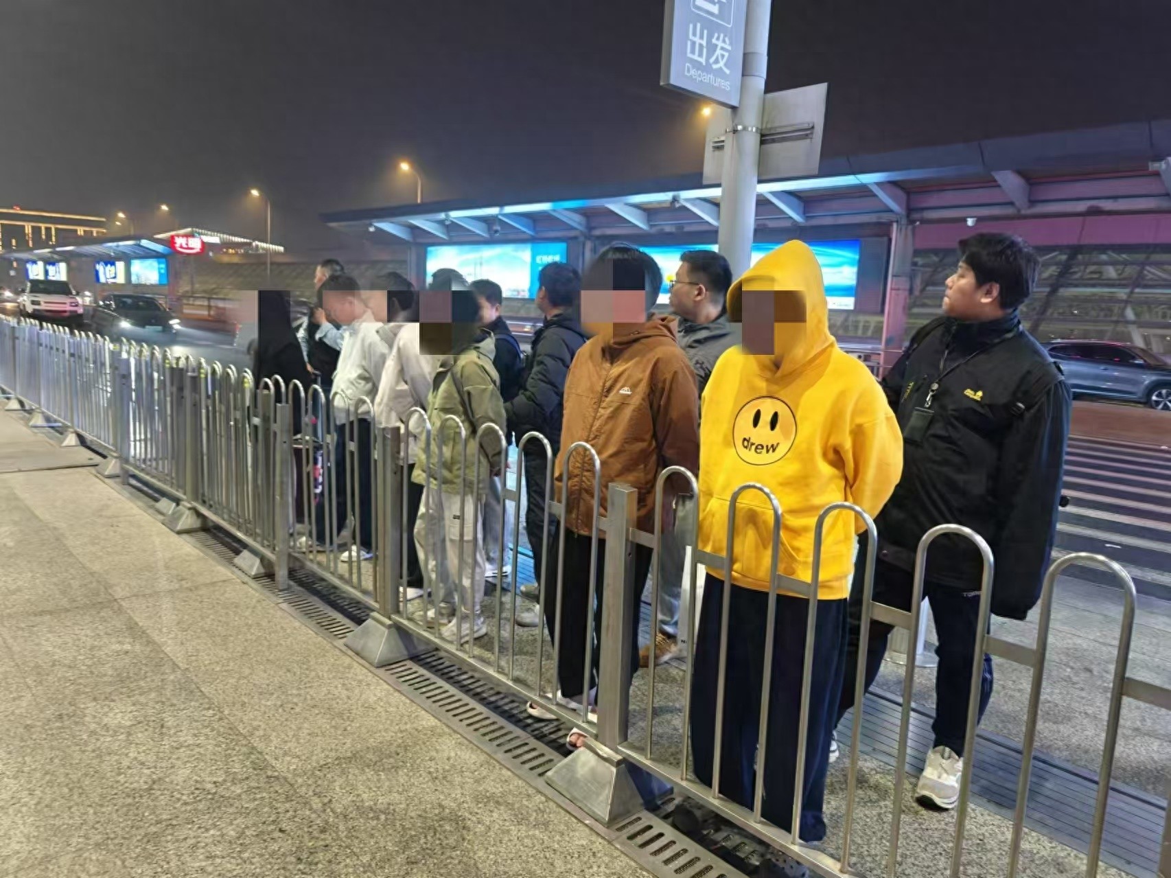 上海警方雷霆出击，揭秘热门展馆票务黑幕，6名嫌疑人落网