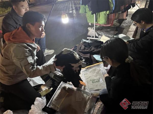 昆明鬼市：夜幕下的神秘二手市场，年轻人为何纷纷涌入？  第2张