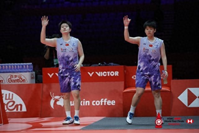 国羽女双新星闪耀世界巡回赛，20岁刘圣书21岁谭宁势不可挡