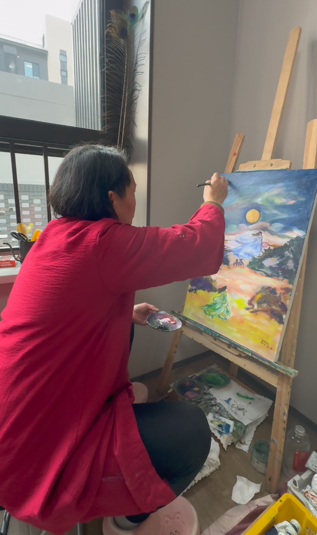 58岁清洁工变身画家，她的故事让人泪目  第2张