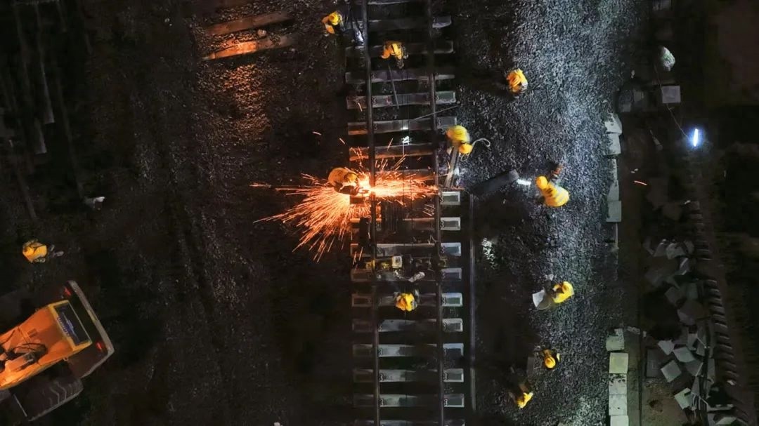 沪昆铁路松江段外迁工程完工，1200人奋战一夜，未来上海松江站将成交通枢纽  第1张