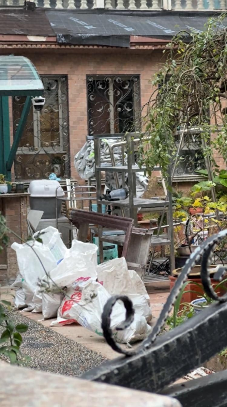 上海小区惊现地下室改造，一楼住户下挖70公分，整栋楼住户墙壁开裂  第1张