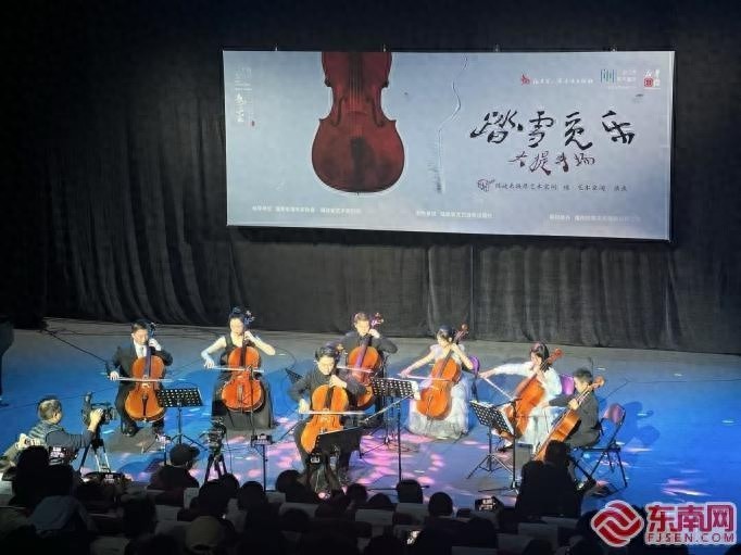 大雪之夜，大提琴与冬日的温暖邂逅，音乐盛宴震撼来袭