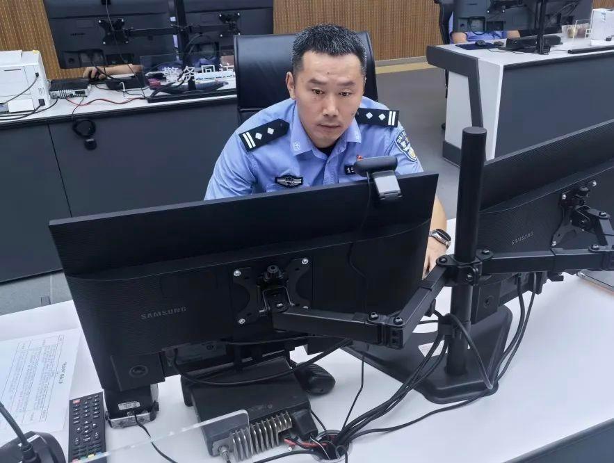 从橄榄绿到藏青蓝，他的忠诚从未改变  第3张