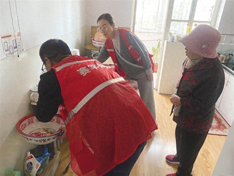 供暖季来了！网格员逐一排查，确保居民温暖过冬，你家暖气热了吗？  第1张