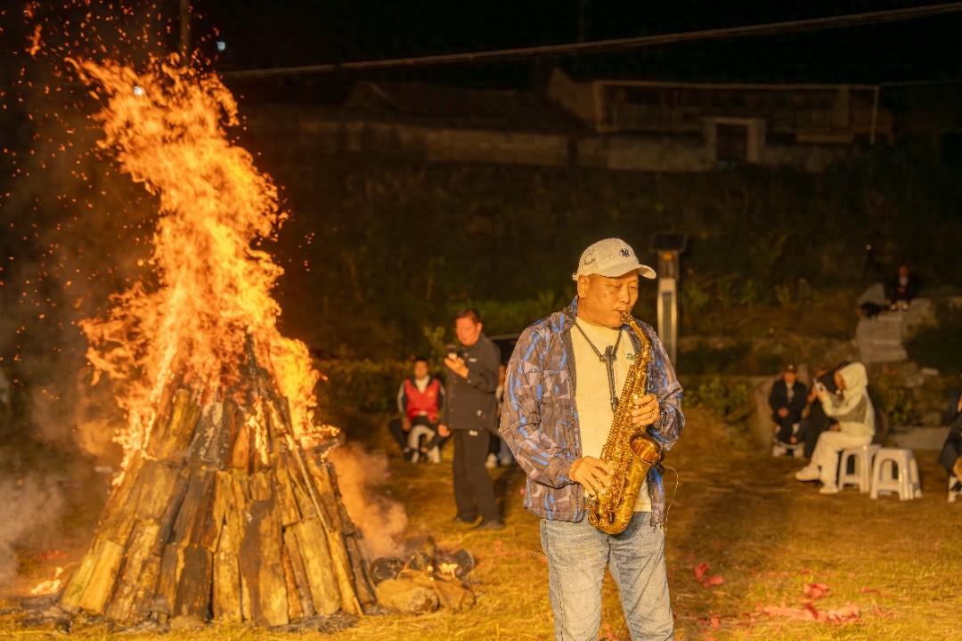 金秋乐耕节，800 余人齐聚崇头镇，共赏非遗山歌盛宴  第1张