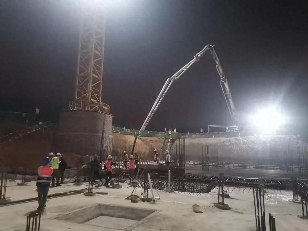 师大附中新校区项目地下室底板首仓混凝土开始浇筑，你期待吗？  第1张