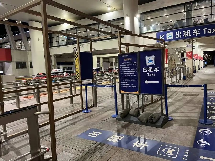 浦东机场出租车司机为短途票竟让乘客撒谎、中途换乘  第2张