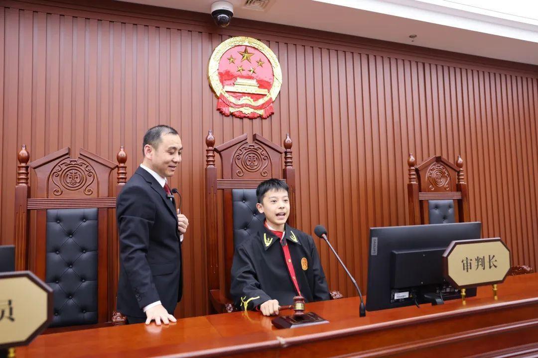 渭南中院迎来 50 余名小记者参观学习，他们都体验了什么？  第9张