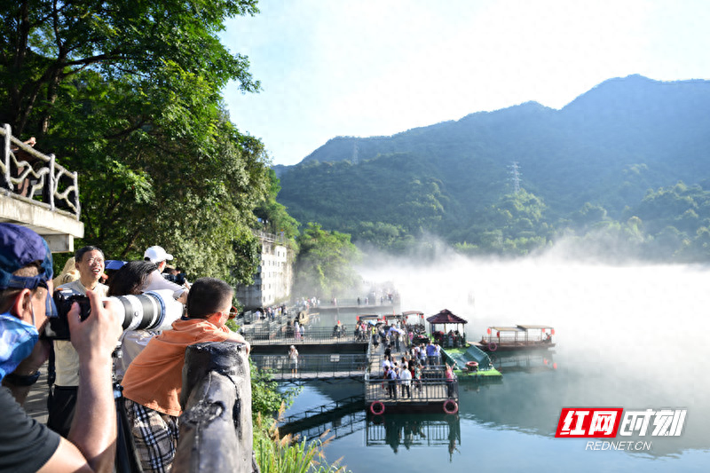 53.49 万人次，1.0438 亿元！国庆假期东江湖为何如此火爆？