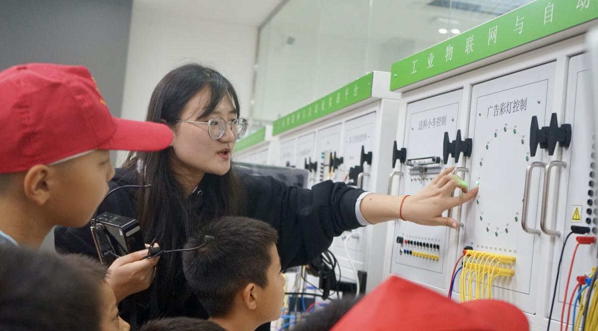 科技点亮梦想！信阳师范大学这场活动让孩子们大开眼界  第7张
