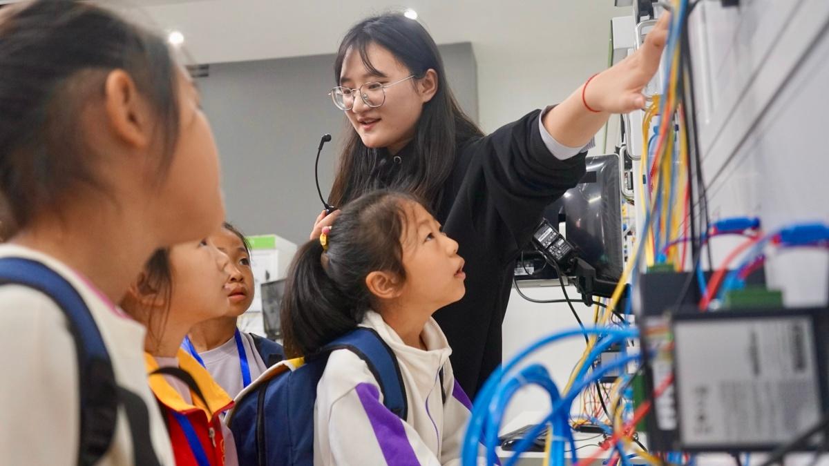 科技点亮梦想！信阳师范大学这场活动让孩子们大开眼界  第8张