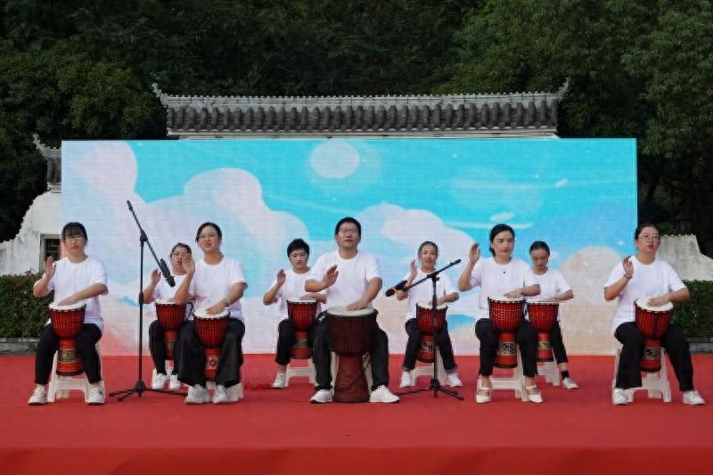 10 月 9 日，慈城镇慈孝文化节，残疾人鼓社演出震撼登场