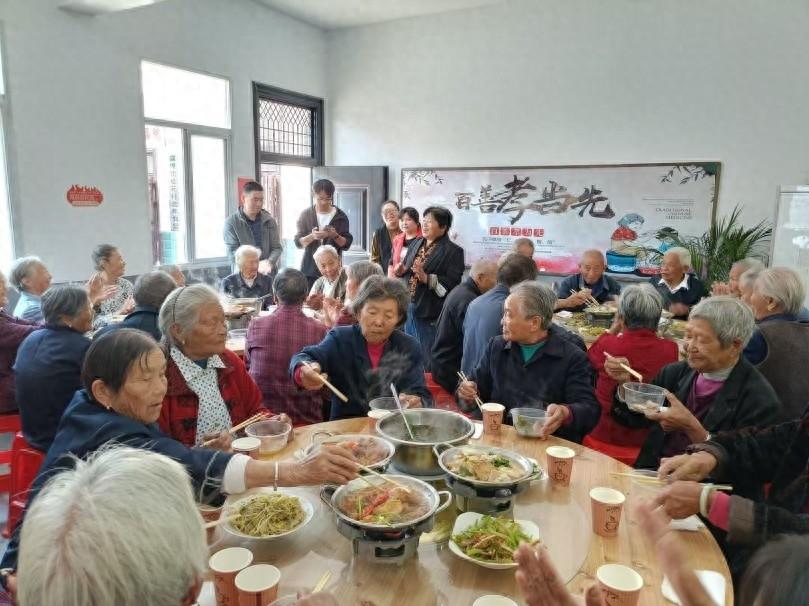 麻埠镇：重阳敬老，爱满金秋！志愿者们用行动诠释尊老爱老美德