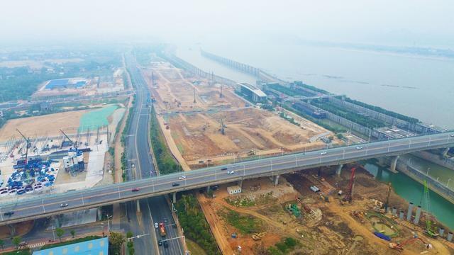 湘江长沙综合枢纽三线船闸工程:土建基础施工火热进行,200 名建设者日夜奋战 第2张 湘江长沙综合枢纽三线船闸工程:土建基础施工火热进行,200 名建设者日夜奋战 第2张