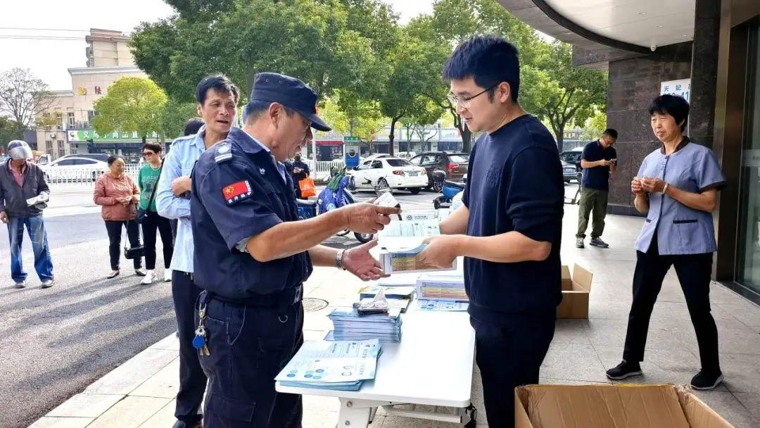 国际减灾日：嘉兴秀洲区上演逼真火灾逃生演练，师生直呼太真实  第8张