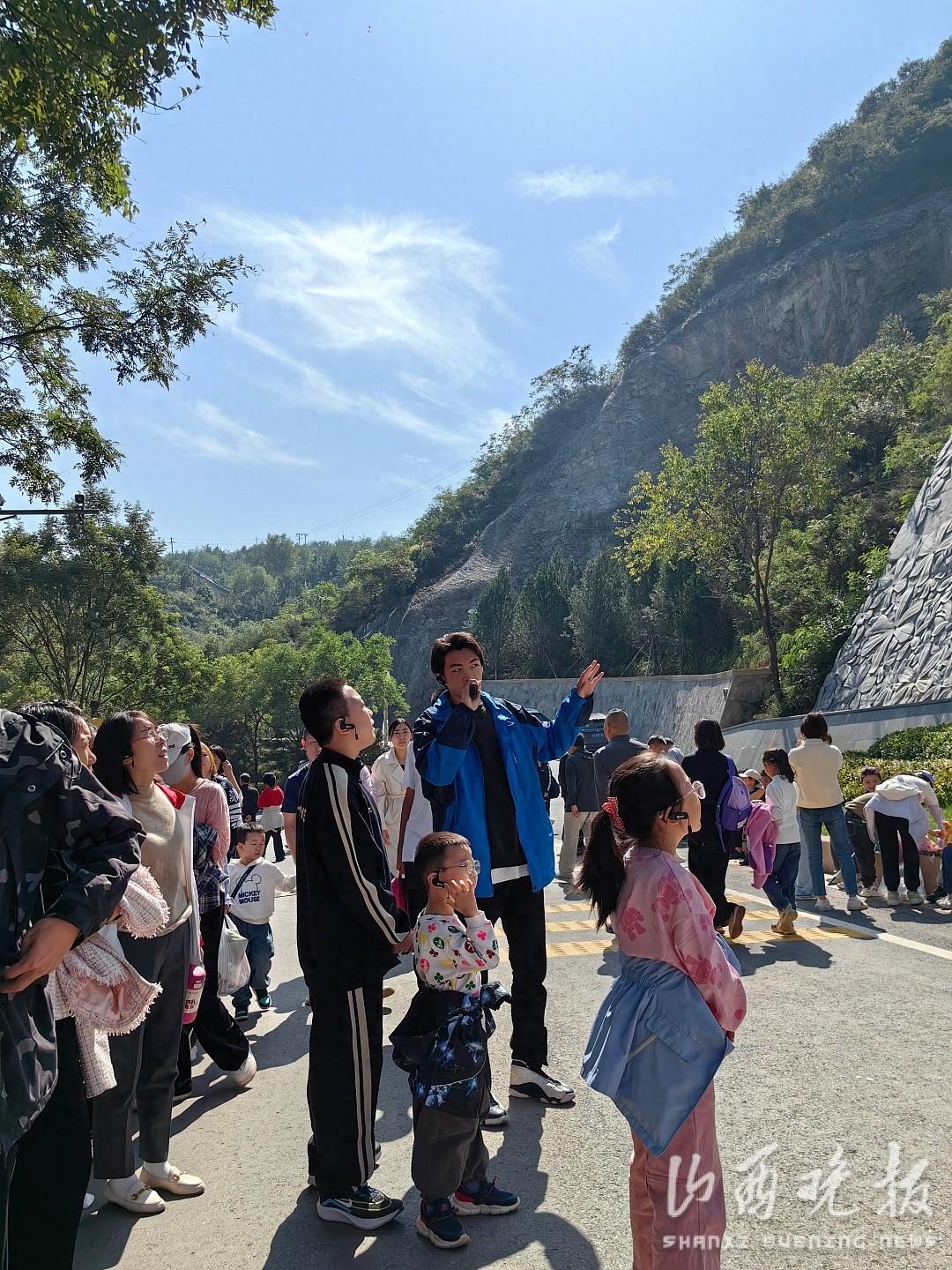 黑神话：悟空爆火，景区游人爆棚！连大学生都来当志愿者了