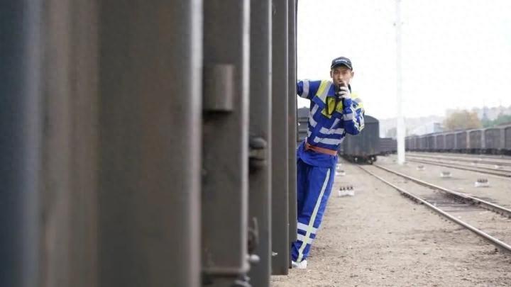 90 后师傅带 00 后徒弟，调车场上的传承与创新