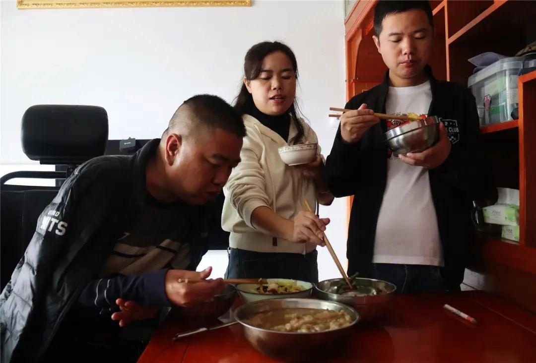 云阳好人王小云：柔弱双肩扛起家庭重担，成为大家心中温暖的光  第4张