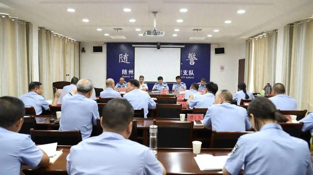 国庆期间，随州公安交警全员上岗，确保道路安全畅通有序  第1张