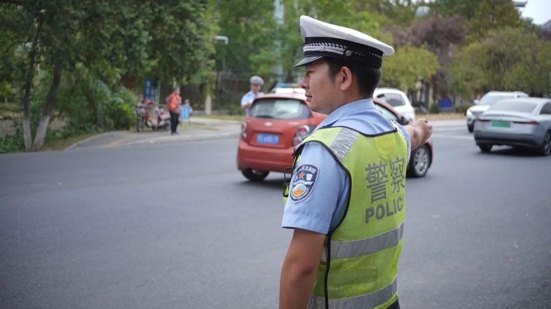 国庆期间，随州公安交警全员上岗，确保道路安全畅通有序  第3张