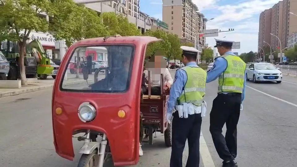国庆期间，随州公安交警全员上岗，确保道路安全畅通有序  第4张
