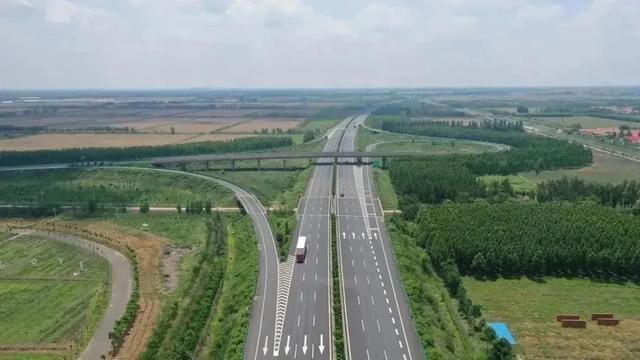 从沙土石子路到沥青路，商河县交通巨变背后的故事  第3张