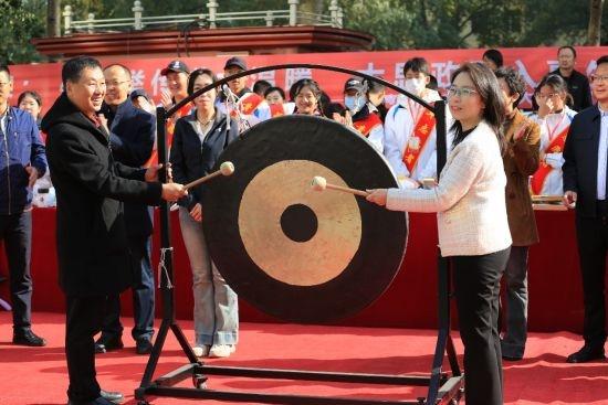 哈师大附中举办义卖会，39203.93 元善款将助力留守儿童  第3张