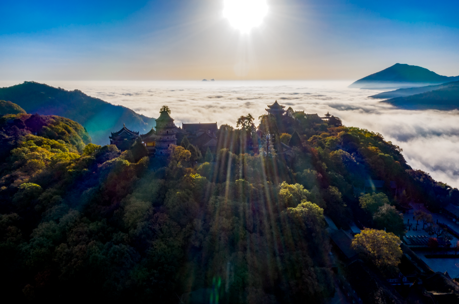 震撼！深秋的崆峒山如梦幻仙境，美得让人窒息  第3张